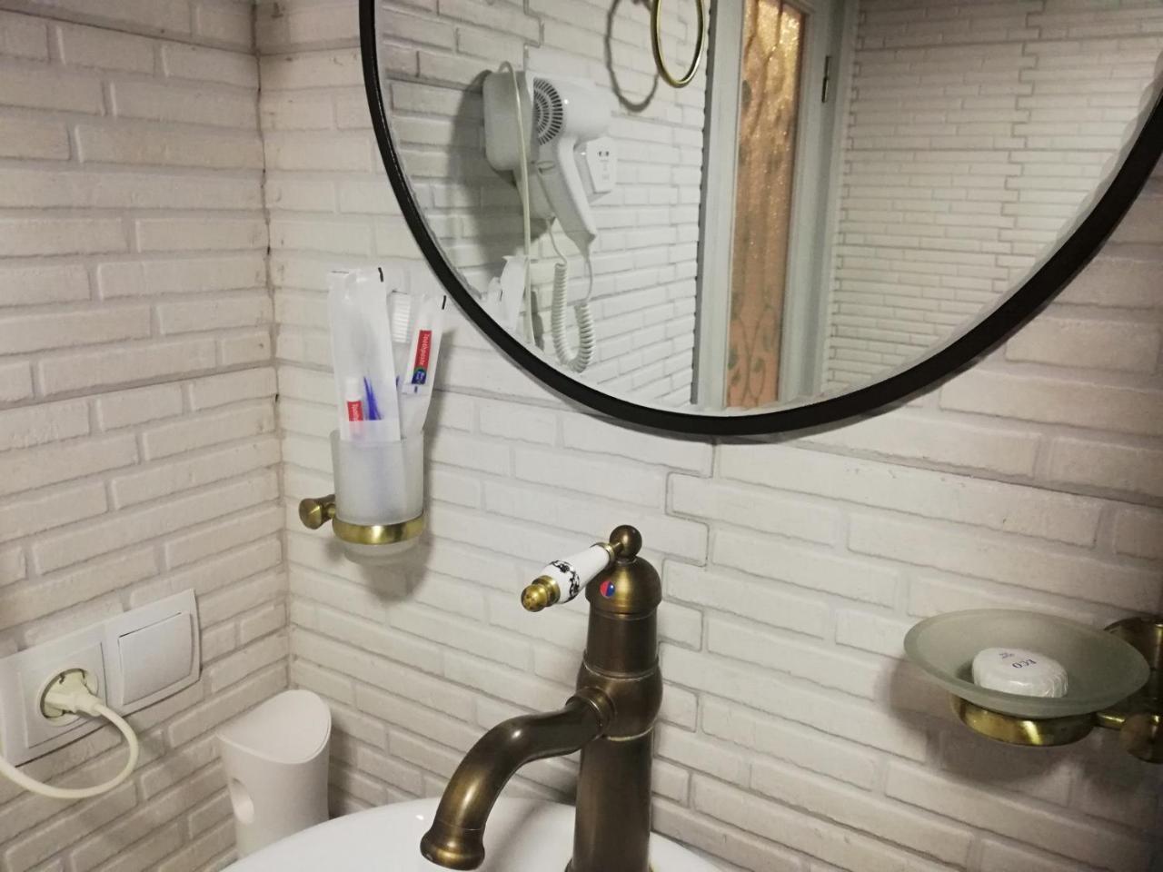 טביליסי Apartament On Aghmashenebeli 26 מראה חיצוני תמונה